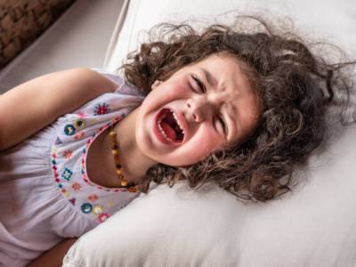 Parenting tips on controlling a toddler tantrum